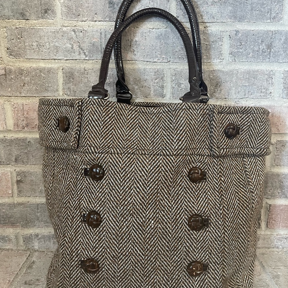 Chic Herringbone Tote Bag with Button Accents - Picture 6 of 13